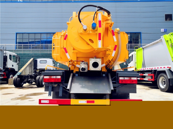 東風多利卡6方清洗吸污車